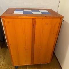 ゴミ箱兼作業台の画像