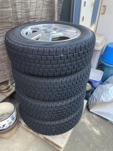 スタッドレスタイヤ　アルミホイール　4本セット