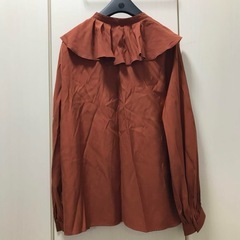 フリル付き長袖シャツ　Lの画像