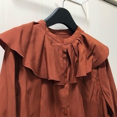 フリル付き長袖シャツ　Lの画像