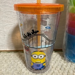 ミニオンふた付きコップの画像
