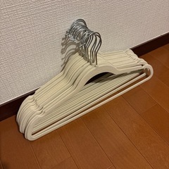 Amazonベーシック　ハンガー　12本　の画像