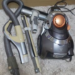 プラズマクラスター＆低運転音！シャープ サイクロン式掃除機 EC...