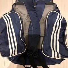 　修学旅行　アディダスリュック、adidasリュック、リュックサック、大容量　の画像