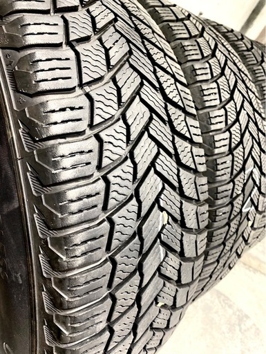 215/70/16　スタッドレスタイヤ　ミシュラン