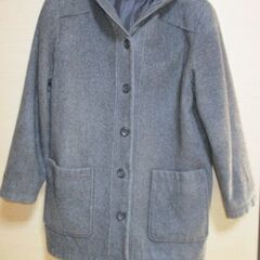 グレーのコート・フード付きコート