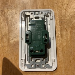 【新品未使用】パナソニック(Panasonic) フルカラー 兼用接地コンセントの画像