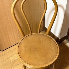 座面が低いダイニングチェア　2脚セット　木製　の画像