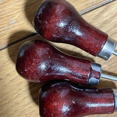 手作り縫い針3本セットシングルゴード型革パンチホールシール 木製ハンドル付き スクラッチワイヤー修理マーク作成あけ の画像