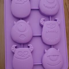 シリコーン チョコレートモールドとプチケーキ型 モンスターズインクとドーナツの画像