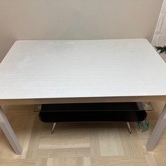 ダイニングテーブル　➕　椅子4脚　　