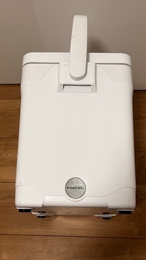 SHIMANOのクーラーボックス　
フィクセルプレミアム12L 