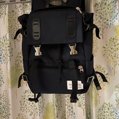 めちゃカワ　マキャベリック　女性用黒リュック　とても軽い　チャッ...