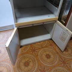 【無料】白いレンジラック◆通電確認済み◆炊飯器も置けるスライド引き出し付き！の画像