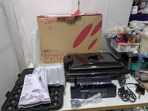 ☆未使用￥4,500！TIGER　コンパクト縦置き収納ホットプレート　家電　CRV-A300型　ブラウン　【BL084】