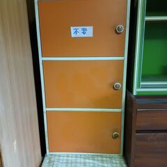 【無料】扉付きカラーボックス◆白×オレンジ◆コンパクトで収納力◎！