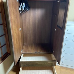 タンス　ワードローブ 木製 両開き 下段引出付き の画像