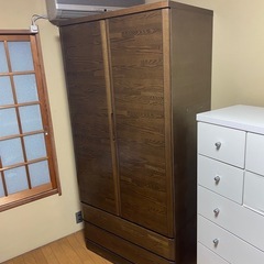 タンス　ワードローブ 木製 両開き 下段引出付き の画像