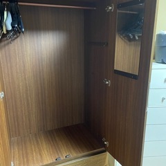 タンス　ワードローブ 木製 両開き 下段引出付き の画像