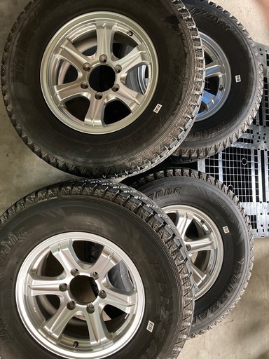 スタッドレスタイヤ ホイール付き 
BLIZZAK 265/70R16