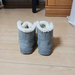 話し中　ムートンブーツの画像