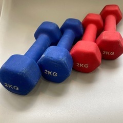 値下げしまーす！ダンベル　２ｋｇ　ブルー２個　レッド２個のセット