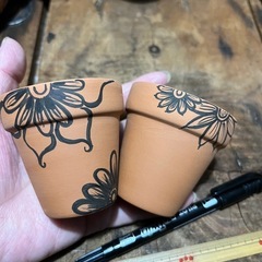 手書きデザイン素焼き鉢　2個　ガーデン花模様