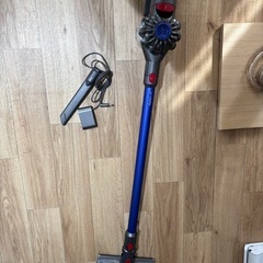 Dyson v7 コードレス掃除機　ダイソン掃除機 