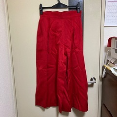 真っ赤なキュロットパンツ　Mの画像