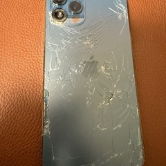 iPhone 12 Pro 背面ガラス割れのため格安出品