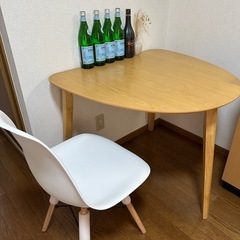 ダイニングテーブルと椅子(柏市、流山市、野田市への配達可能（有料）