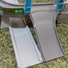 タカラトミー トミカ 2スピードでコントロール! トミカアクション 高速どうろの画像