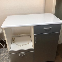 可動式　食器棚の画像