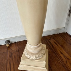 陶器の花台の画像