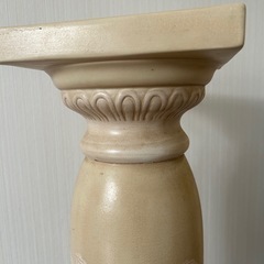 陶器の花台の画像