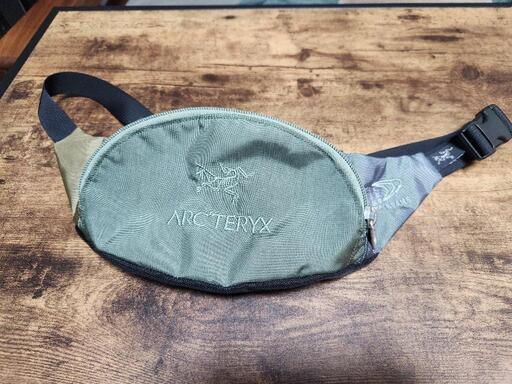 ARC'TERYX × BEAMS 別注 URBAN FANNY ボディバッグ