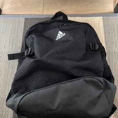 adidas リュックの画像