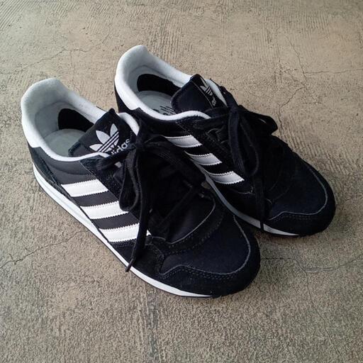 adidas  アディダス　スニーカー