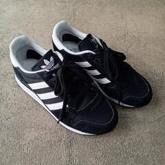 adidas  アディダス　スニーカー