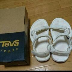 teva 白スポーツサンダル