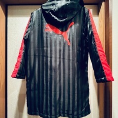 PUMAベンチコートの画像