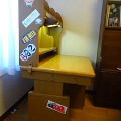 コクヨ　学習机　チーク色　くるくるメカ！（出品期限：12/22　18時）の画像
