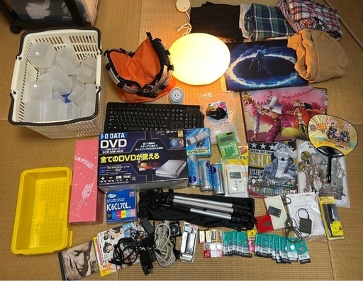 【値下げしました】8000円→3800円→3500円断捨離、不用品まとめて、転売される方に！！パナソニック 照明(.いしころ))シャンパン 電池 ワンピースクリアファイル 3脚 ブリンターエプソンインク DVDライター シリカゲル 古着Ꮇサイズ ニンテンドーDS 古本 ワンピースカード保管ケース 他いろいろ色々 ステレオミニプラグ変換プラグ キーボード、まうすマウス