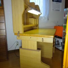 コクヨ 学習机　オーク色　くるくるメカ！（出品期限：12/22 18時）の画像