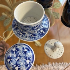 ベトナム茶器　お茶入れと湯呑み3客の画像