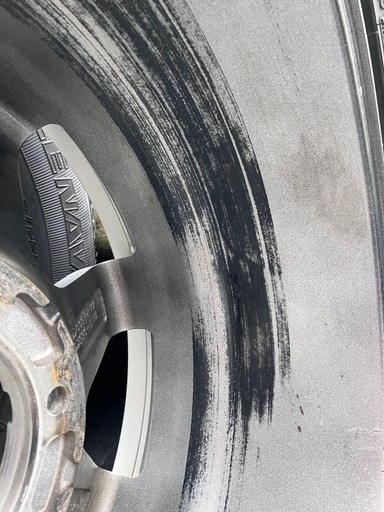 スタッドレスタイヤ　265/65R17