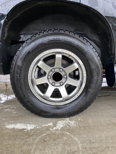 スタッドレスタイヤ　265/65R17