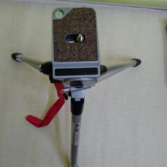 中古アルミ製三脚（大きいカメラ用)の画像