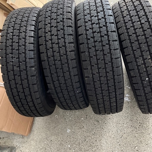 スタッドレスタイヤです。