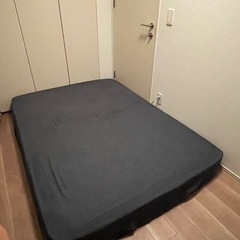 ダブルベッド　マットレス　カバー付きの画像